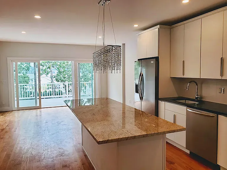 17 Beverly Pl — Photo 8