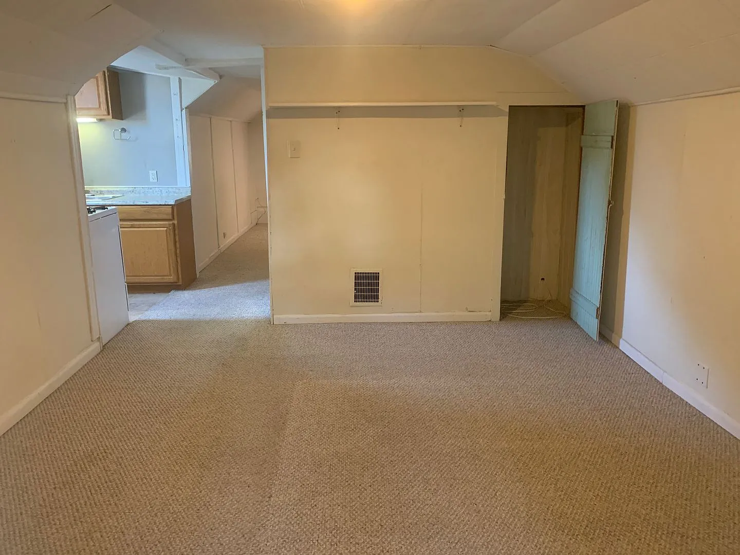 408 East 16th Street — Photo 3