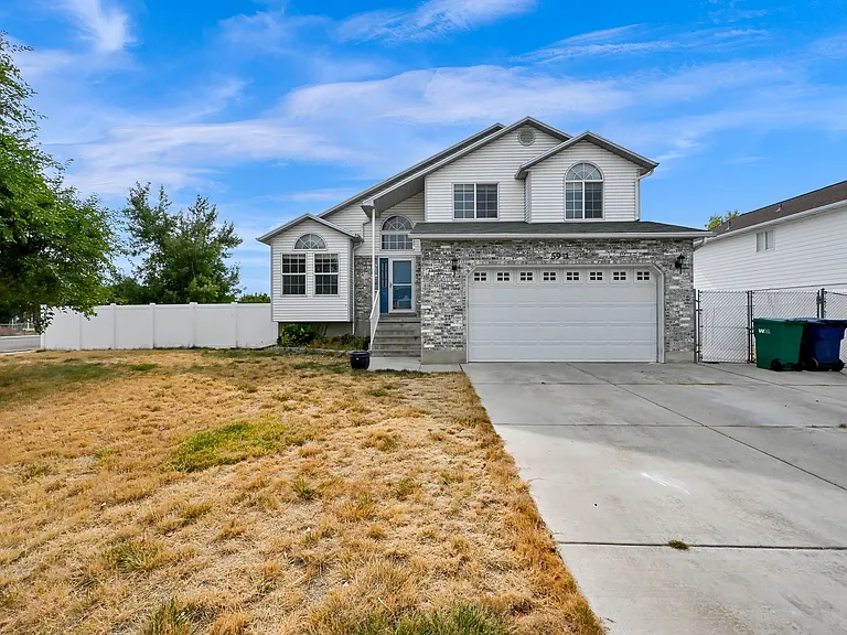 5991 S 3260 W — Photo 2