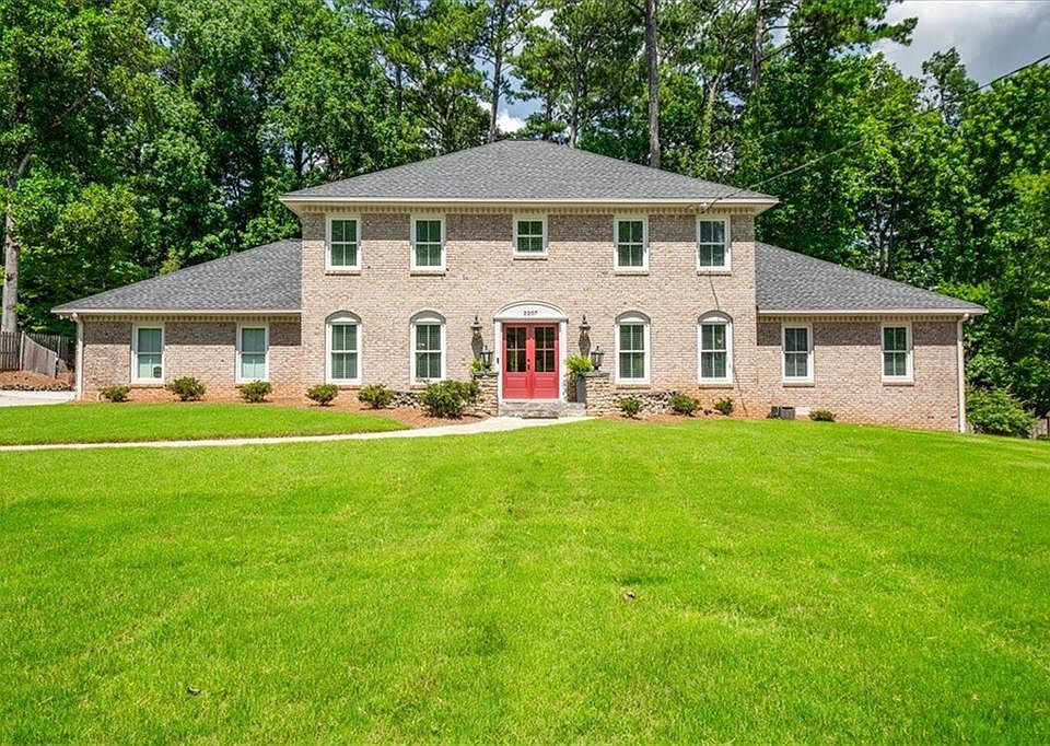 1st image of 2207 Forestglade Dr