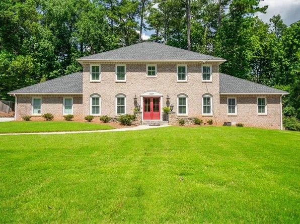 2207 Forestglade Dr, Stone Mountain, GA 30087