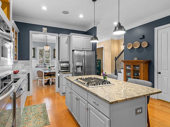 4th image of 106 Comiskey Park Cir