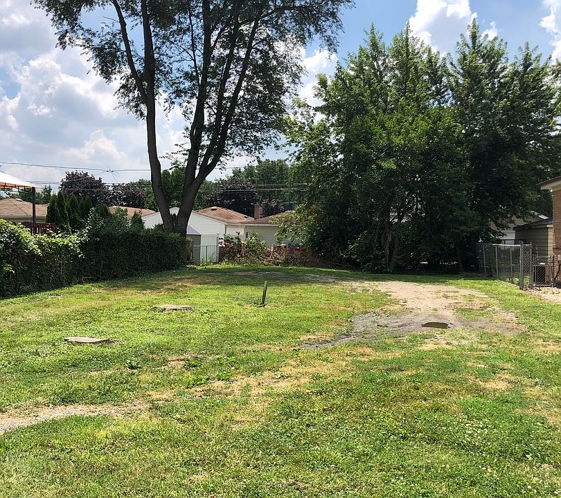 2nd image of 3423 W 115th St