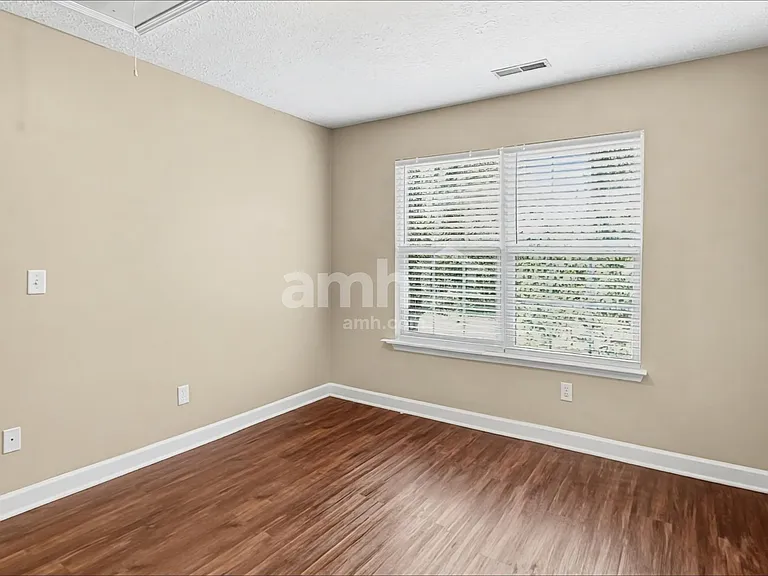 8028 Meadowview Ln — Photo 14