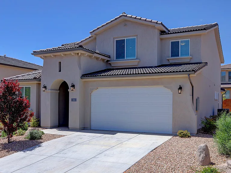301 N Ladera Dr — Photo 2