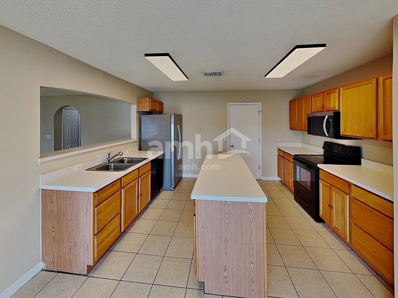 4 bed, 2.5 bath, 1927 sqft, $2,020 — Photo 3