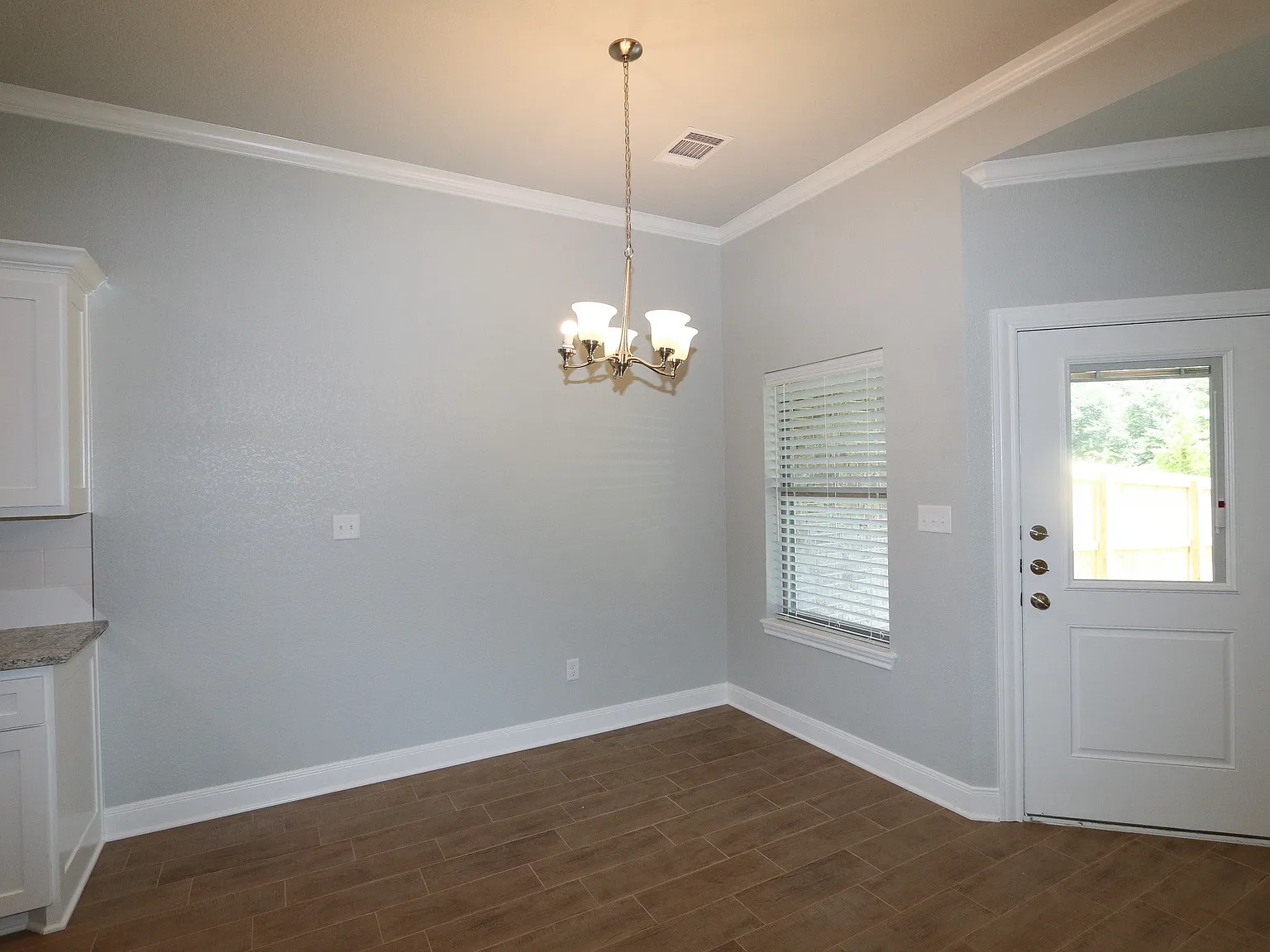 2 bed, 1200 sqft, $1,600 — Photo 4