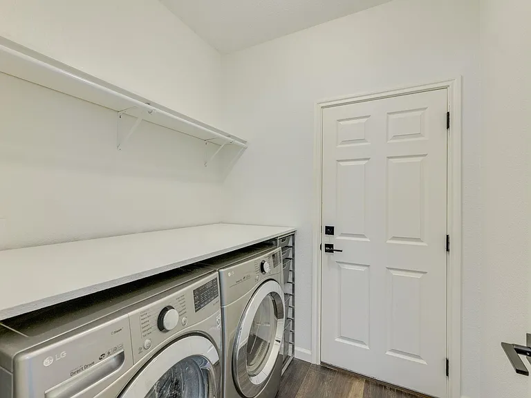210 S Meadowlark St — Photo 32