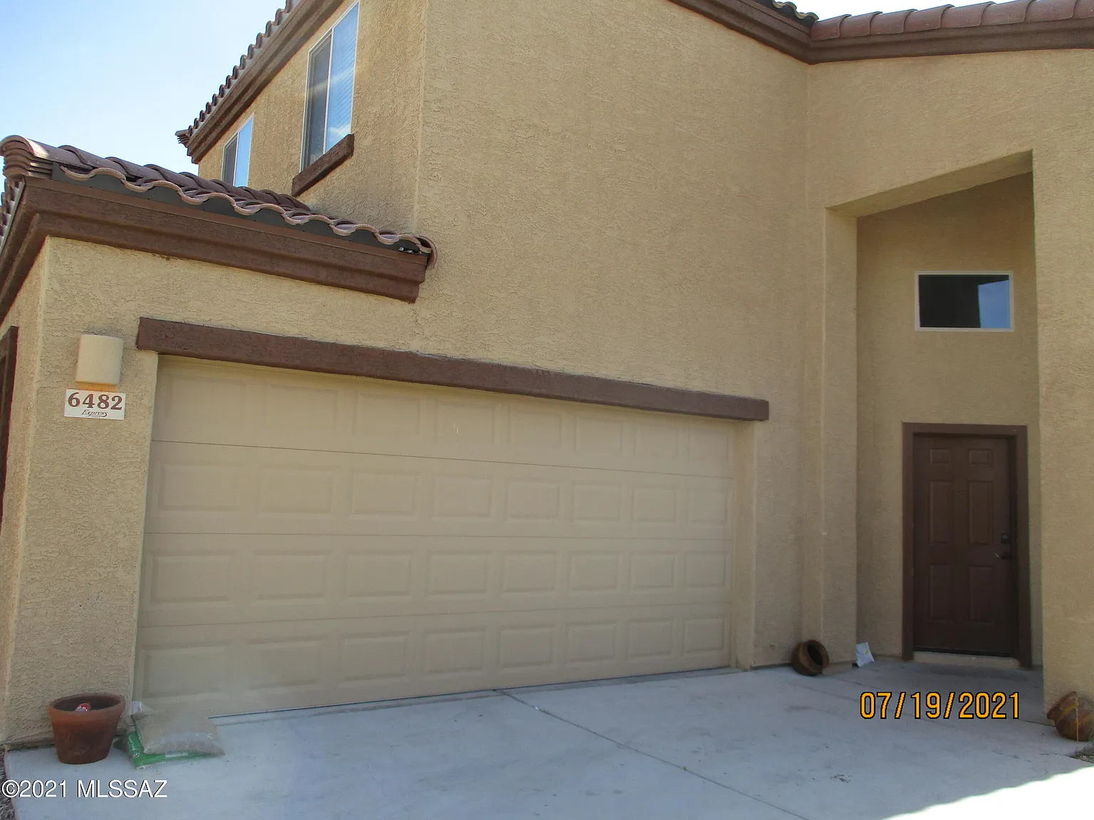 4 bed, 2.5 bath, 2528 sqft, $2,095 — Photo 2