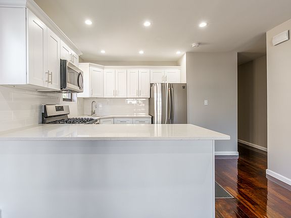 3rd image of 1209 E 93rd St Room 1