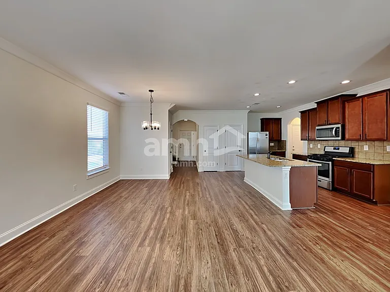 5015 Rialto Way — Photo 4