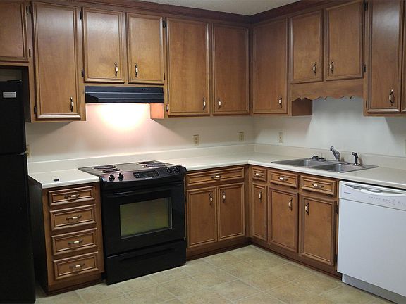 3rd image of 208 Endoline Dr APT A