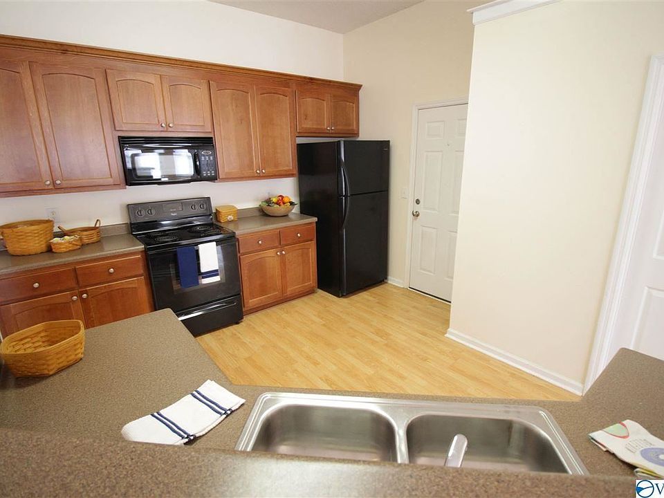 1st image of 110 Bellevue Dr