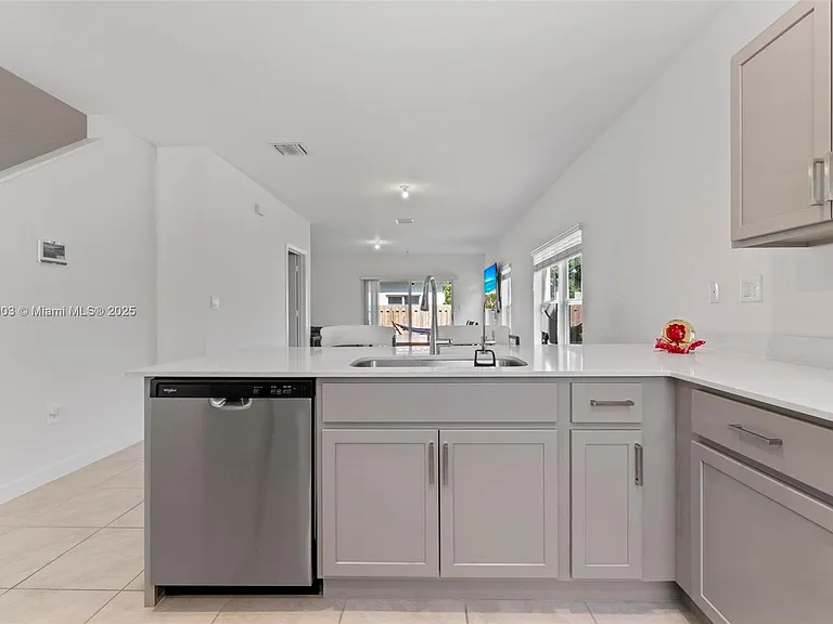 377 NE 1st Dr — Photo 10