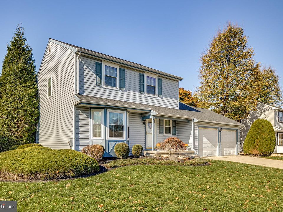 1st image of 136 Stonebrook Dr
