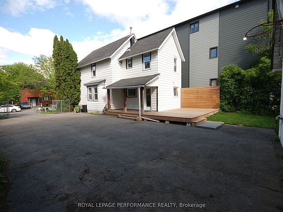 5th image of 345 Tweedsmuir Ave