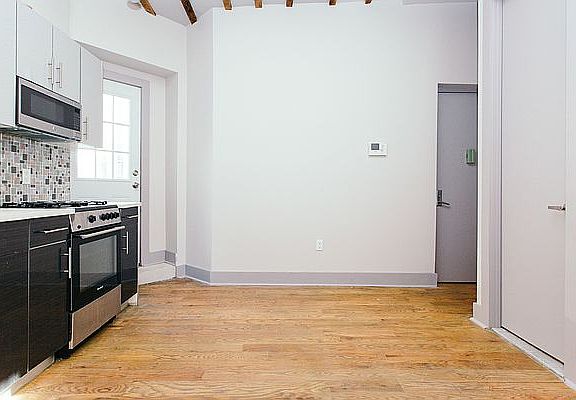 2nd image of 292 Bedford Ave APT 18