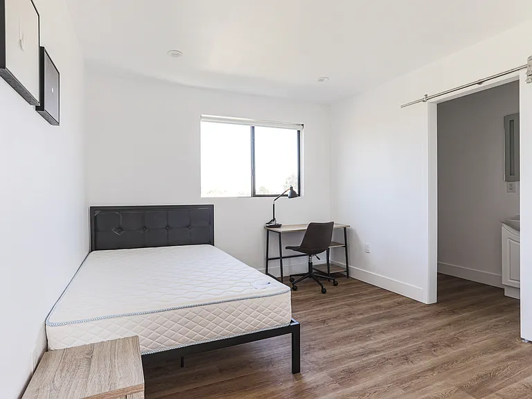 1620 W 35th Pl — Photo 12