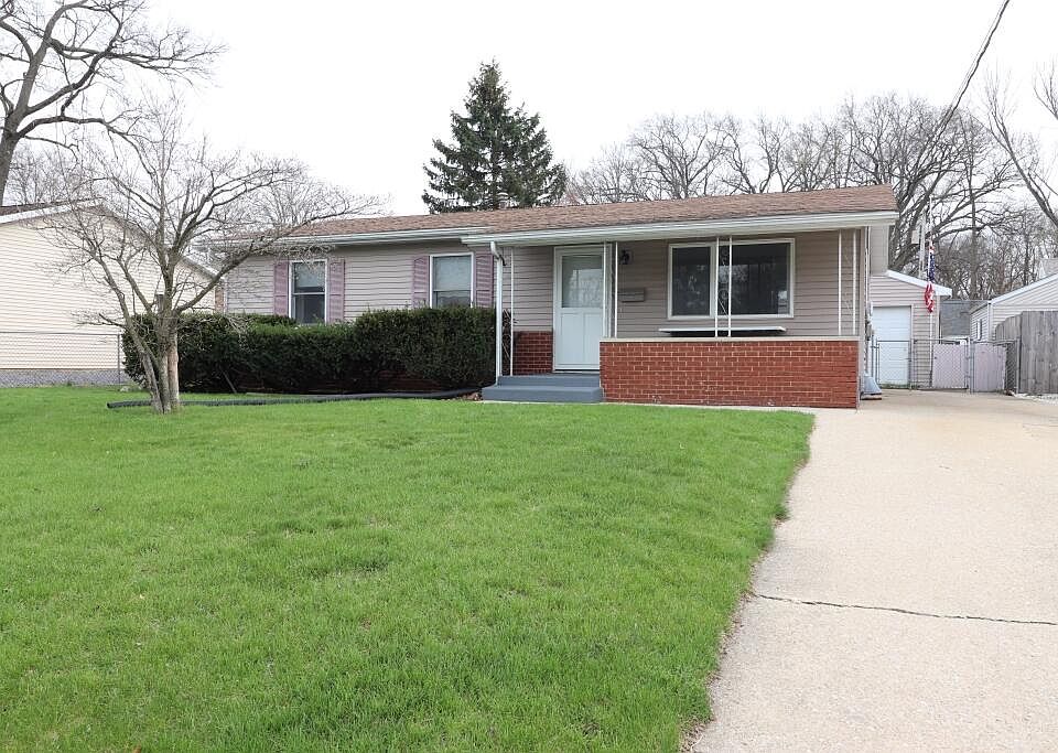 1st image of 629 Superior St