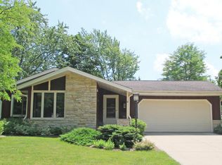 4699 Sterling Ct, Greendale, WI 53129