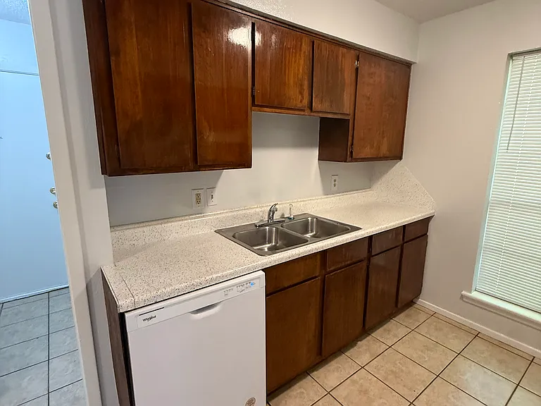 8 Harroun Ct #B — Photo 9