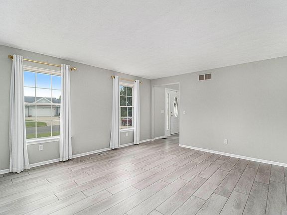 4th image of 6591 Crestwood Ave