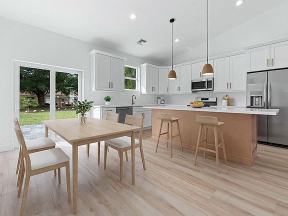 3rd image of 2612 SE Solana Lane
