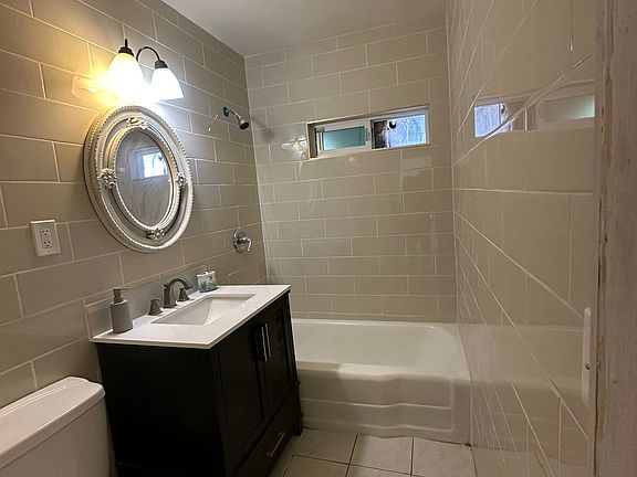 5th image of 1042 W 24th St