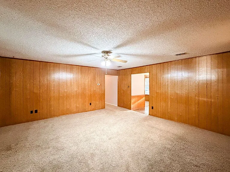 3708 Holland Dr — Photo 9