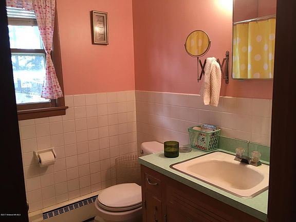 4th image of 228 Tousley Ave S