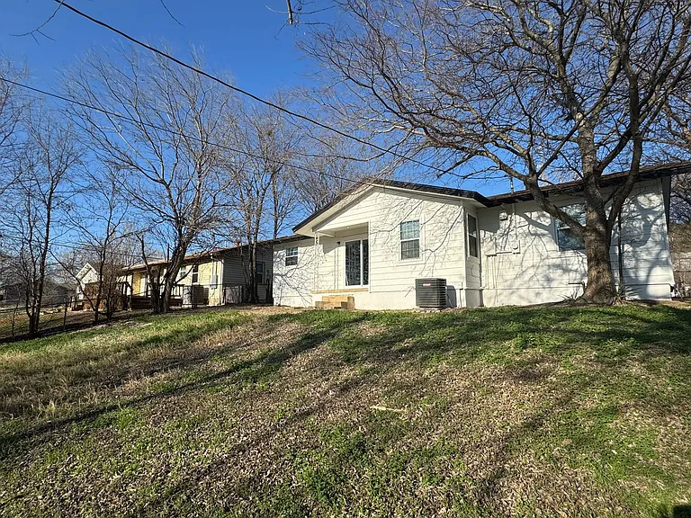 803 Hill St — Photo 17