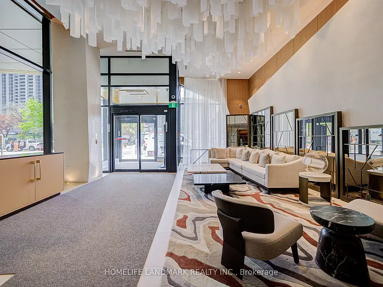 25 Cordova Ave #Penthouse 13 — Photo 2