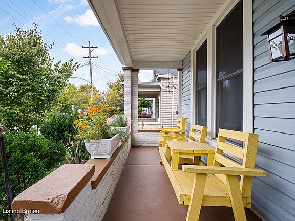 4th image of 919 Ash St