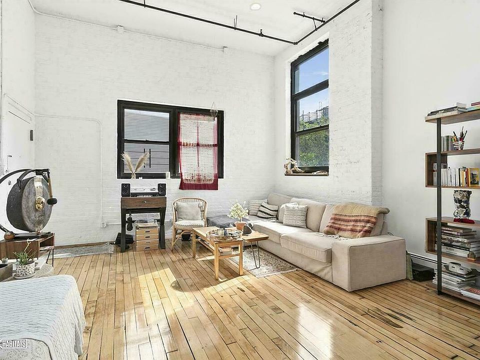 2nd image of 18 Richardson St #2