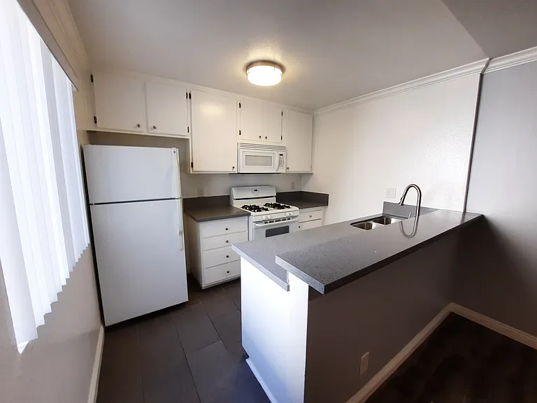 7523 Hollywood Blvd — Photo 22