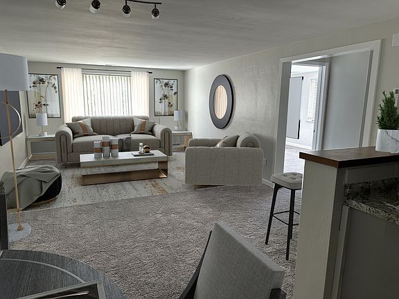 Huge Living Room & Dining room 
Newly renovated - new carpet - Plenty of space to work from home