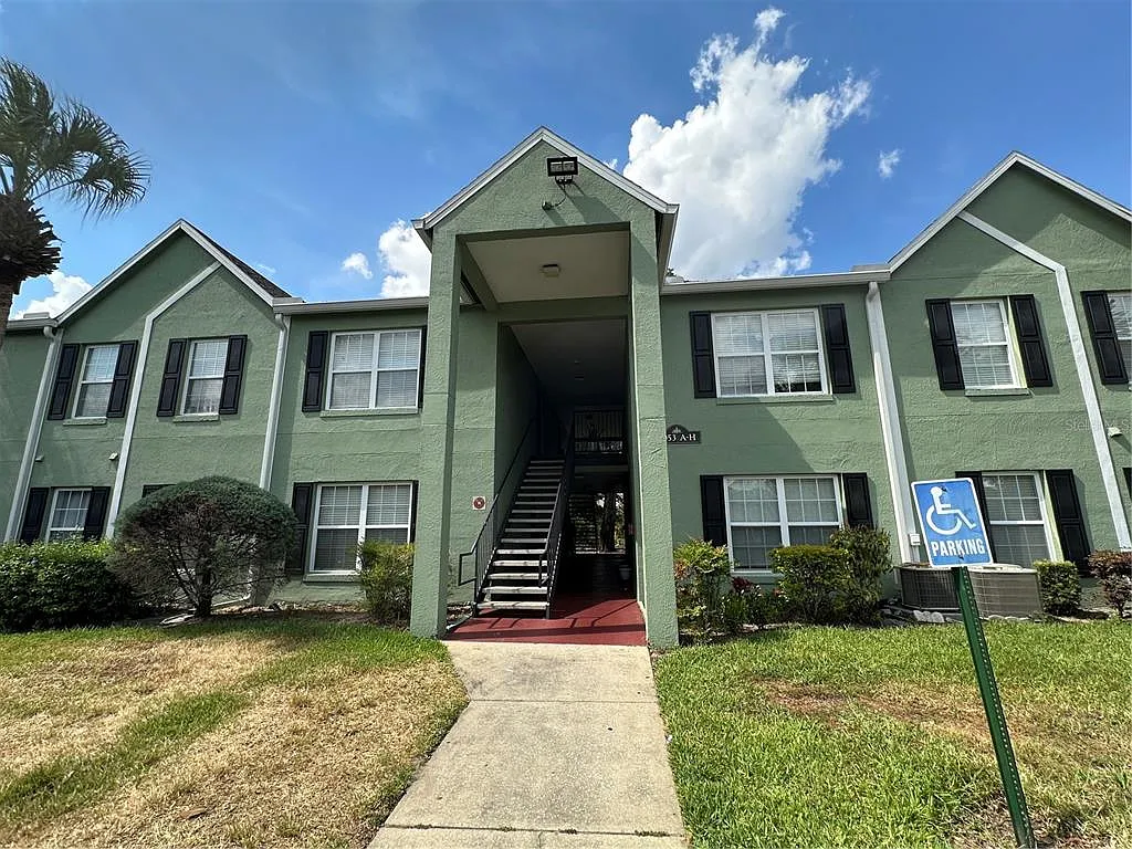 3 bed, 2.0 bath, 993 sqft, $1,700 — Photo 1