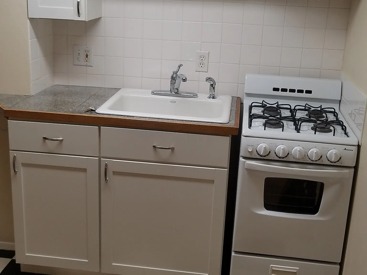 Studio, $1,000 — Photo 2