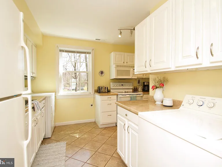 886 Azalea Dr #22 — Photo 9