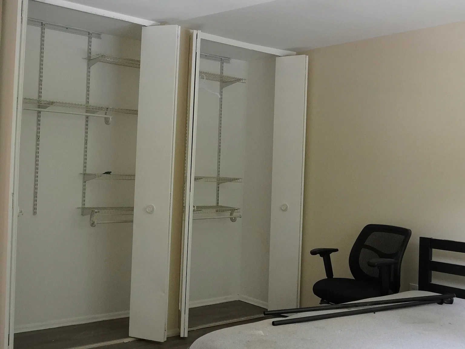 3 bed, 2.5 bath, 1232 sqft, $2,600 — Photo 3