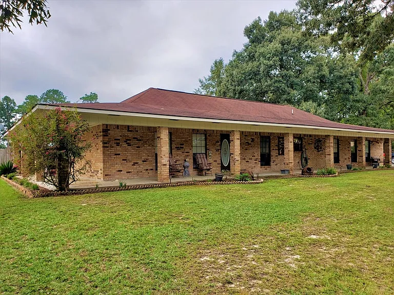878 W Hawthorne Rd — Photo 2