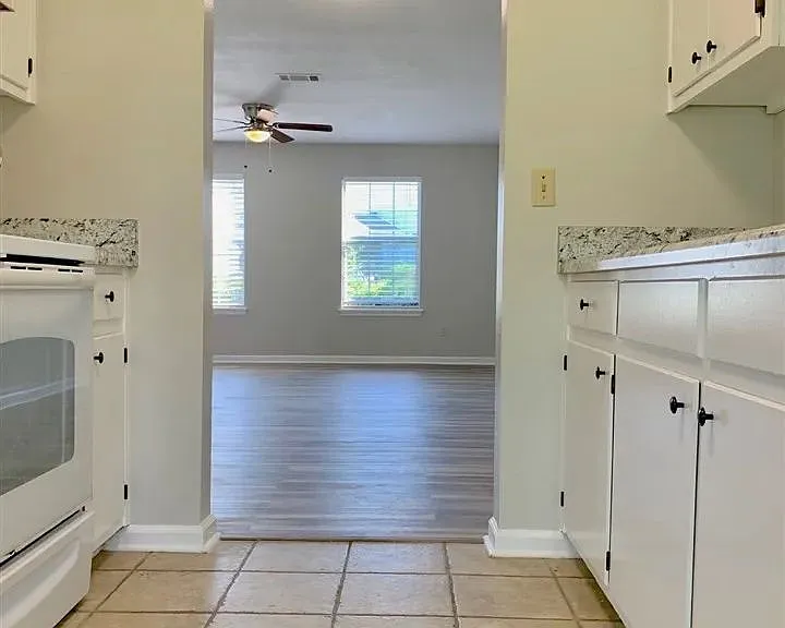 2208 Timberwood Cir S — Photo 8