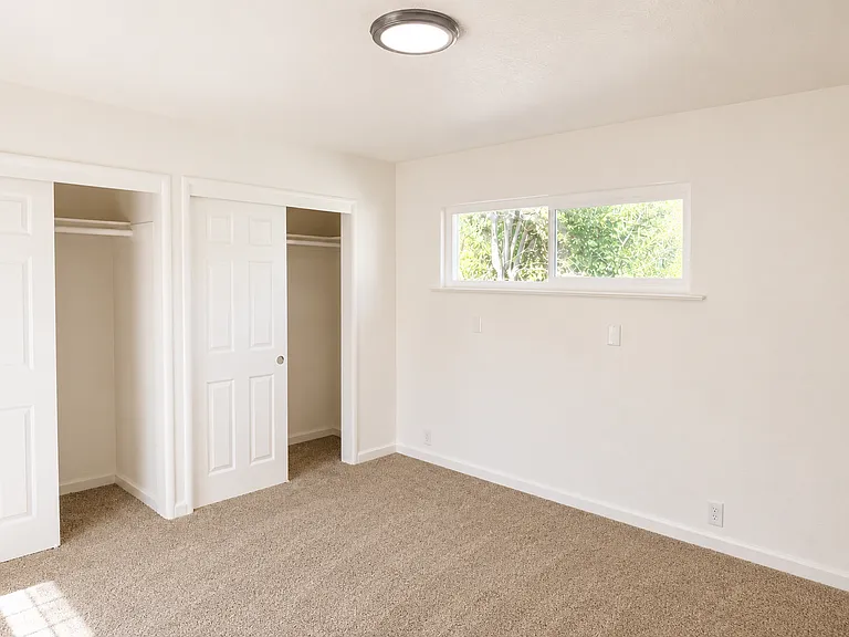 1021 E Cortland Ave — Photo 15