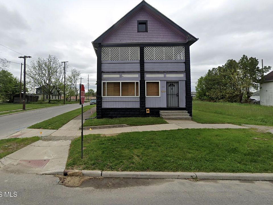 1st image of 832 Waverly Ave