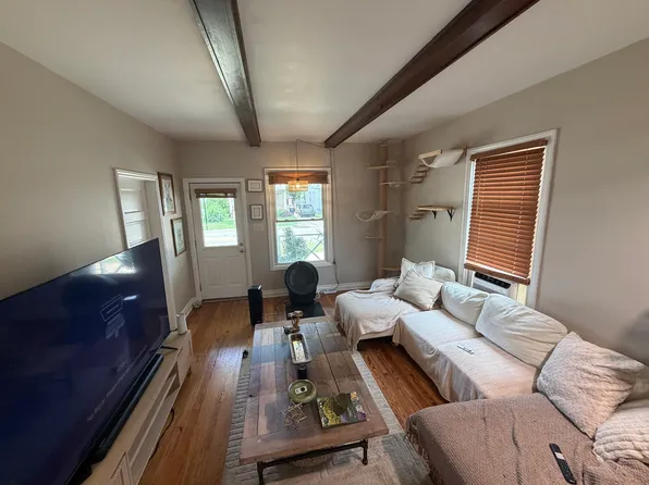 272 W 17th St #1, Holland, MI 49423