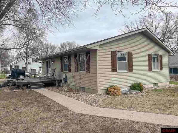 304 2nd St NE, Madelia, MN 56062