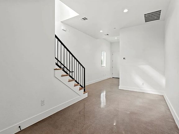 4th image of 2120 Lovedale Ave #101