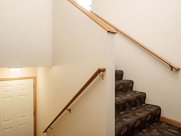 4th image of 2530 Edgewood Dr