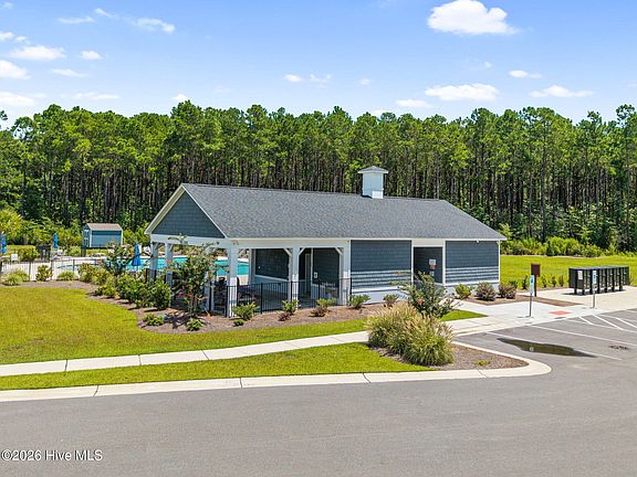 5th image of 1760 Riverton Dr SE