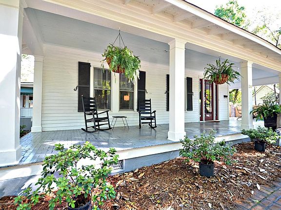 3rd image of 230 W Chulahoma Ave